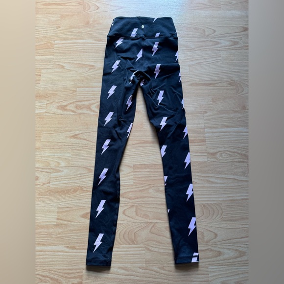 Spiritual Gangster Essential High-Waist Lightning Bolt Print Leggings - Picture 3 of 6